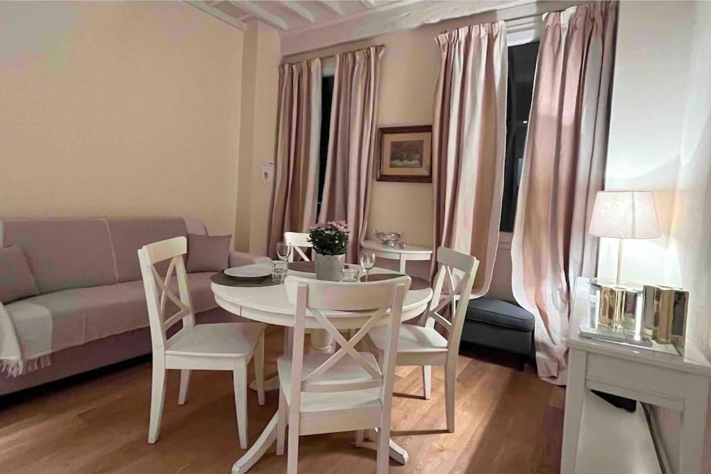 Cozy Santa Maria Novella Uffizi Duomo 2Beds-2Baths Lägenhet Florens Exteriör bild