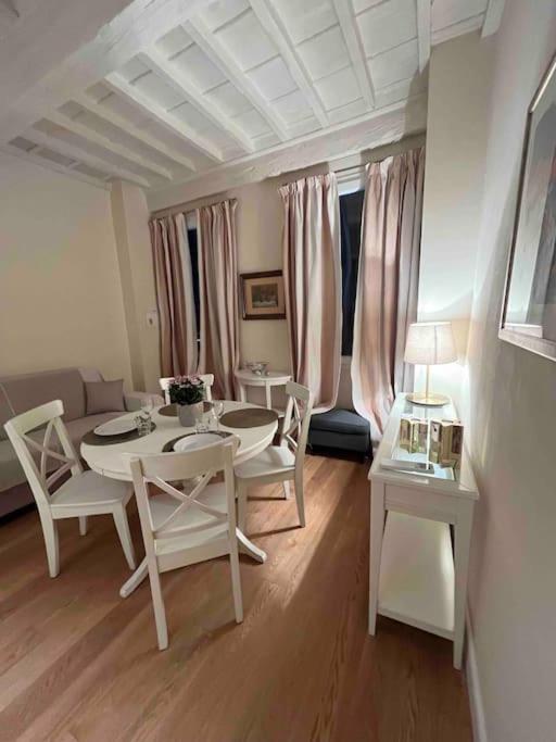 Cozy Santa Maria Novella Uffizi Duomo 2Beds-2Baths Lägenhet Florens Exteriör bild