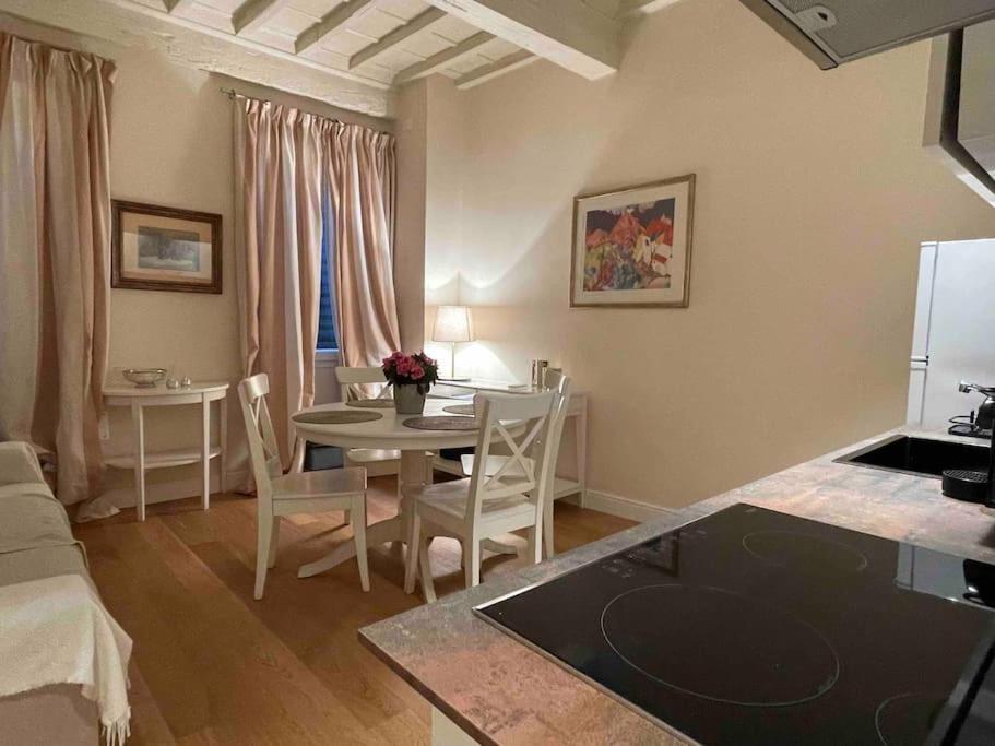 Cozy Santa Maria Novella Uffizi Duomo 2Beds-2Baths Lägenhet Florens Exteriör bild