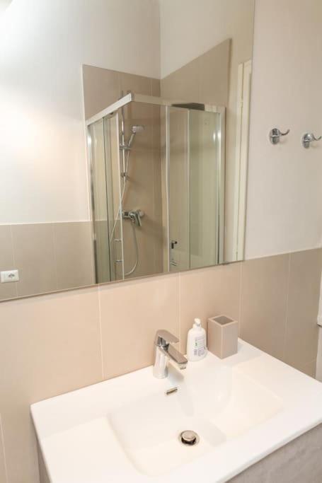 Cozy Santa Maria Novella Uffizi Duomo 2Beds-2Baths Lägenhet Florens Exteriör bild