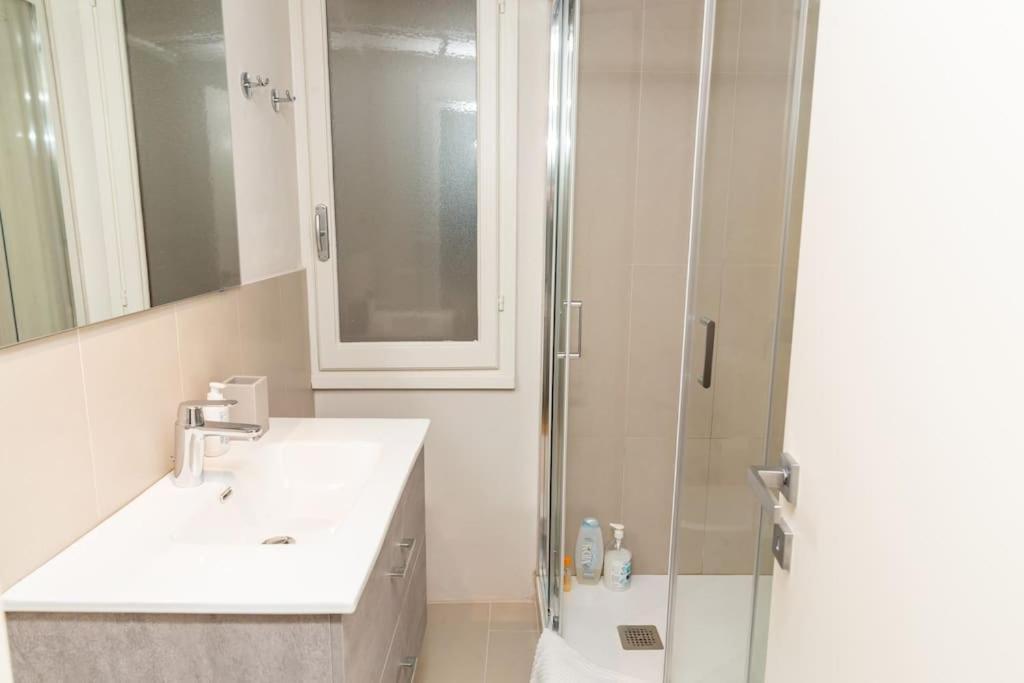 Cozy Santa Maria Novella Uffizi Duomo 2Beds-2Baths Lägenhet Florens Exteriör bild