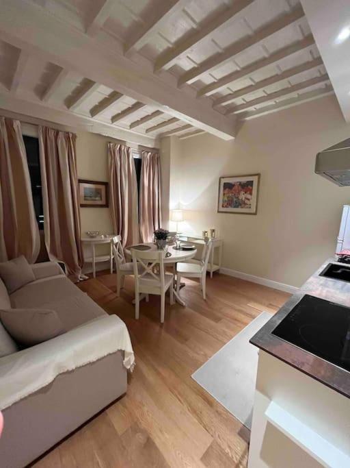 Cozy Santa Maria Novella Uffizi Duomo 2Beds-2Baths Lägenhet Florens Exteriör bild