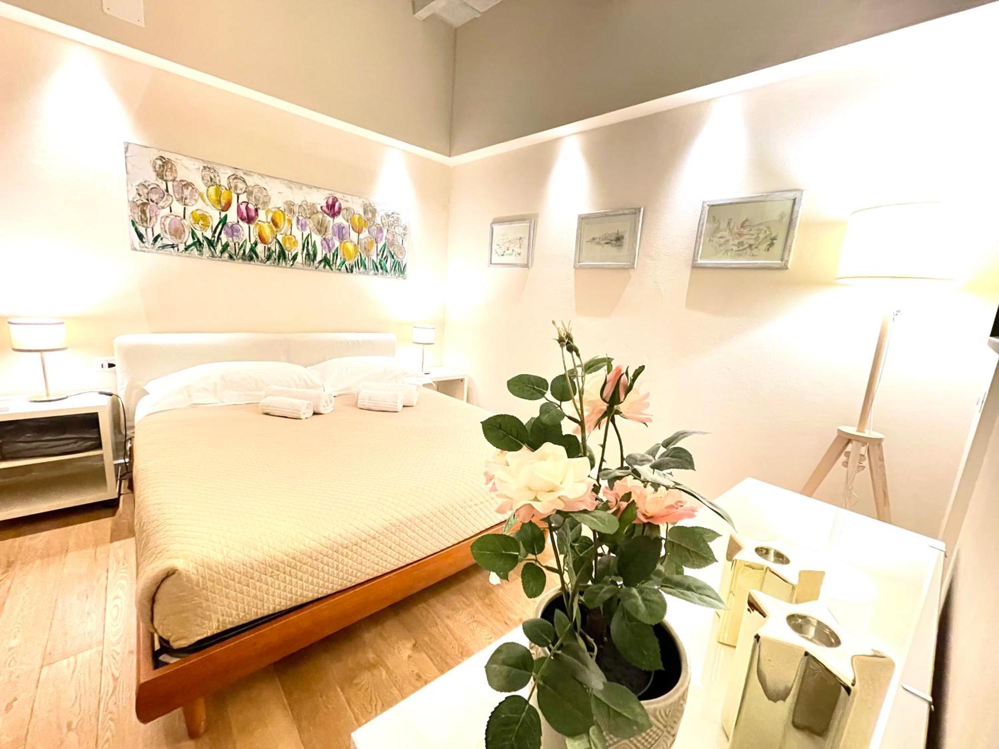 Cozy Santa Maria Novella Uffizi Duomo 2Beds-2Baths Lägenhet Florens Exteriör bild