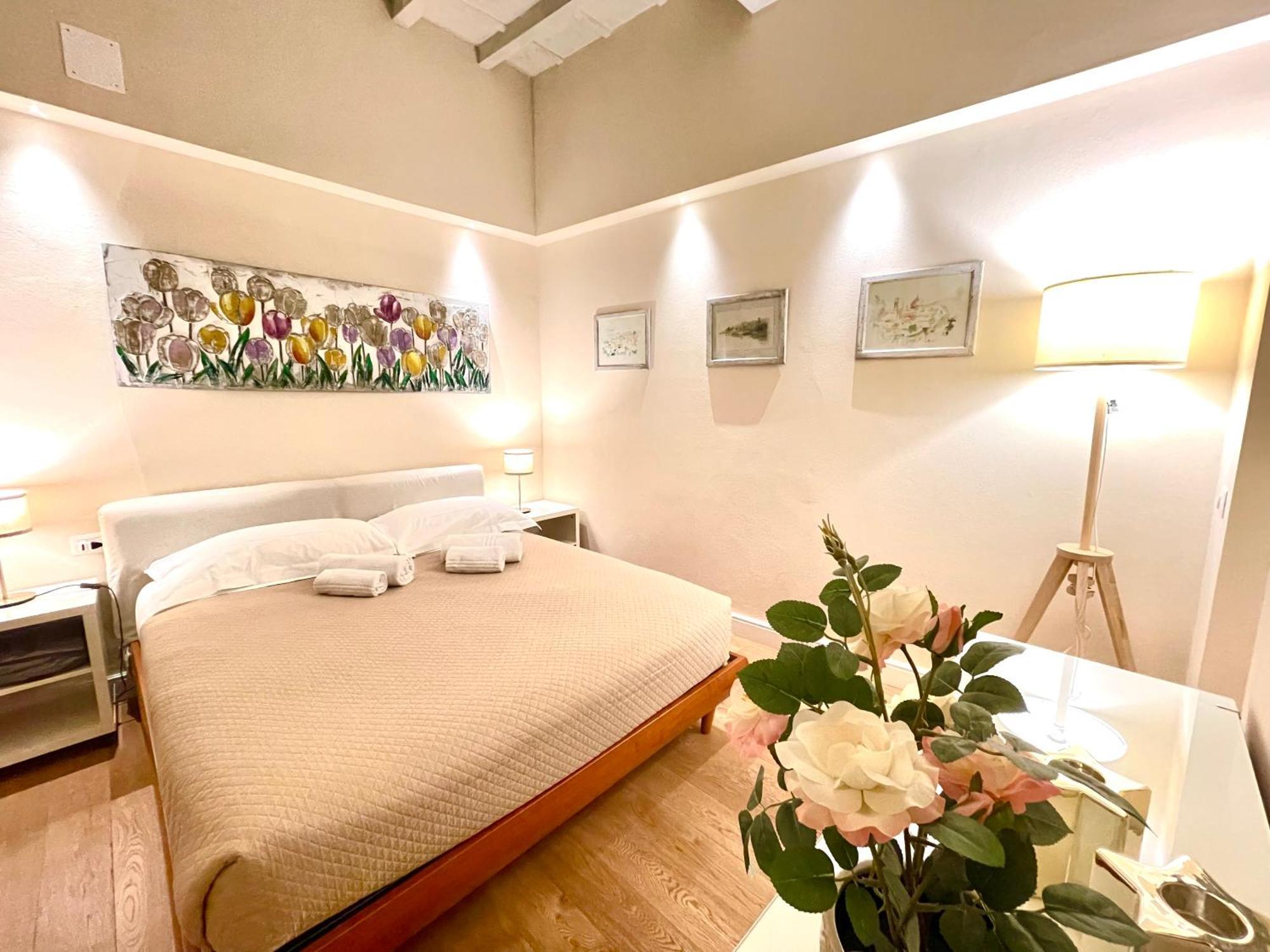 Cozy Santa Maria Novella Uffizi Duomo 2Beds-2Baths Lägenhet Florens Exteriör bild